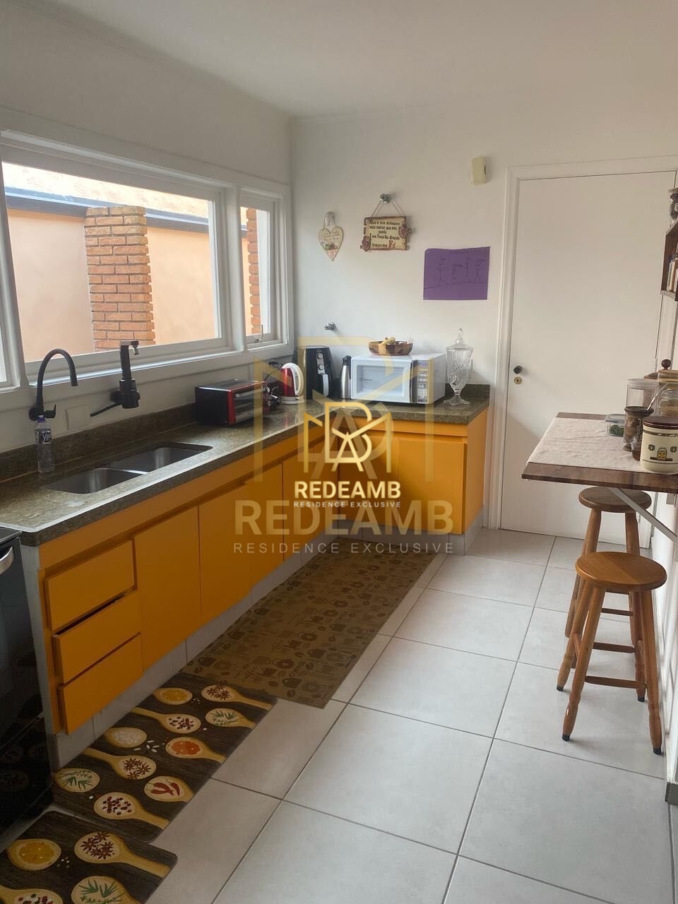 Casa a Venda com 3 Dormitórios sendo 1 Suíte no Residencial 4 em Santana de Parnaíba