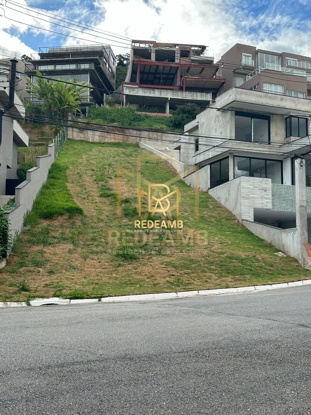 Terreno em Condomínio a Venda de 484m2 no Alphasítio em Alphaville - Santana de Parnaíba
