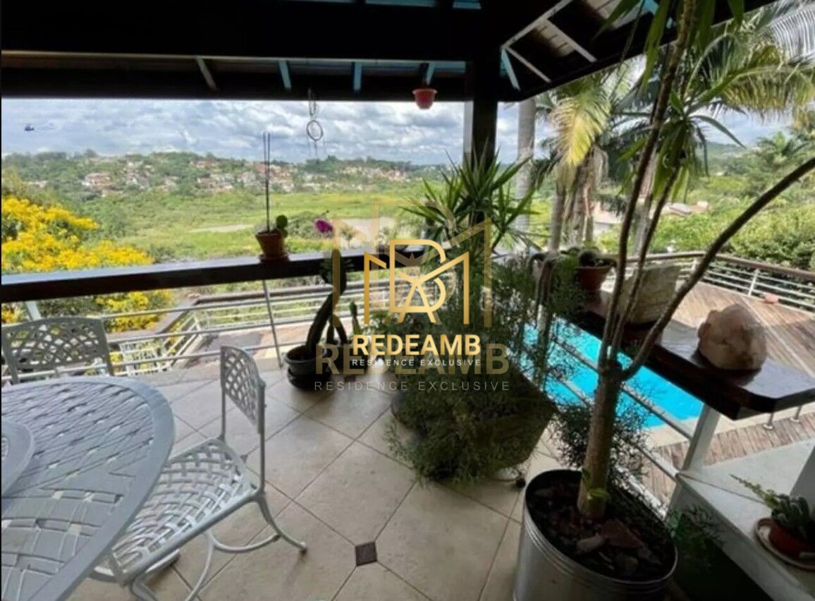 Casa Alto Padrão, com 395 m², 03 suítes, 06 banheiros, na Granja Viana - Carapicuíba-SP