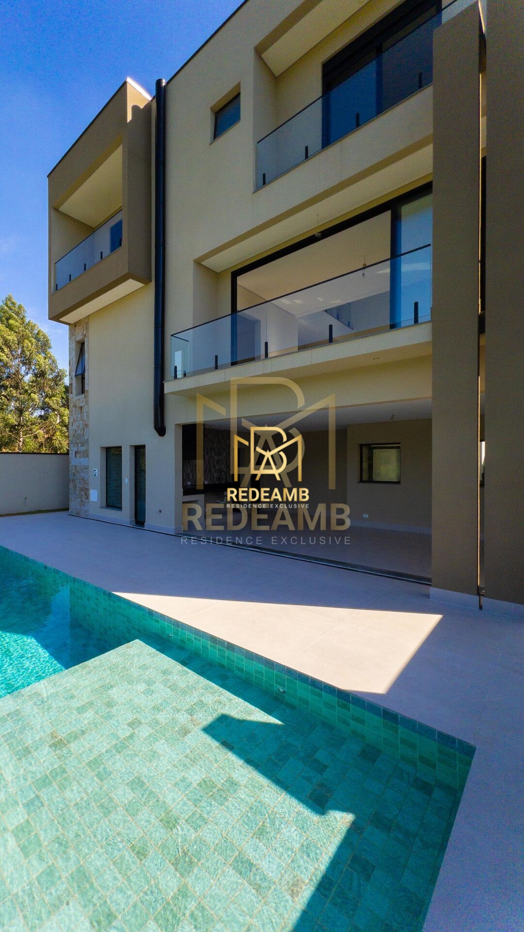 Casa de Luxo a Venda com 510m2 e 5 Suítes no Condomínio Itahyê – Tamboré- Santana de Parnaíba