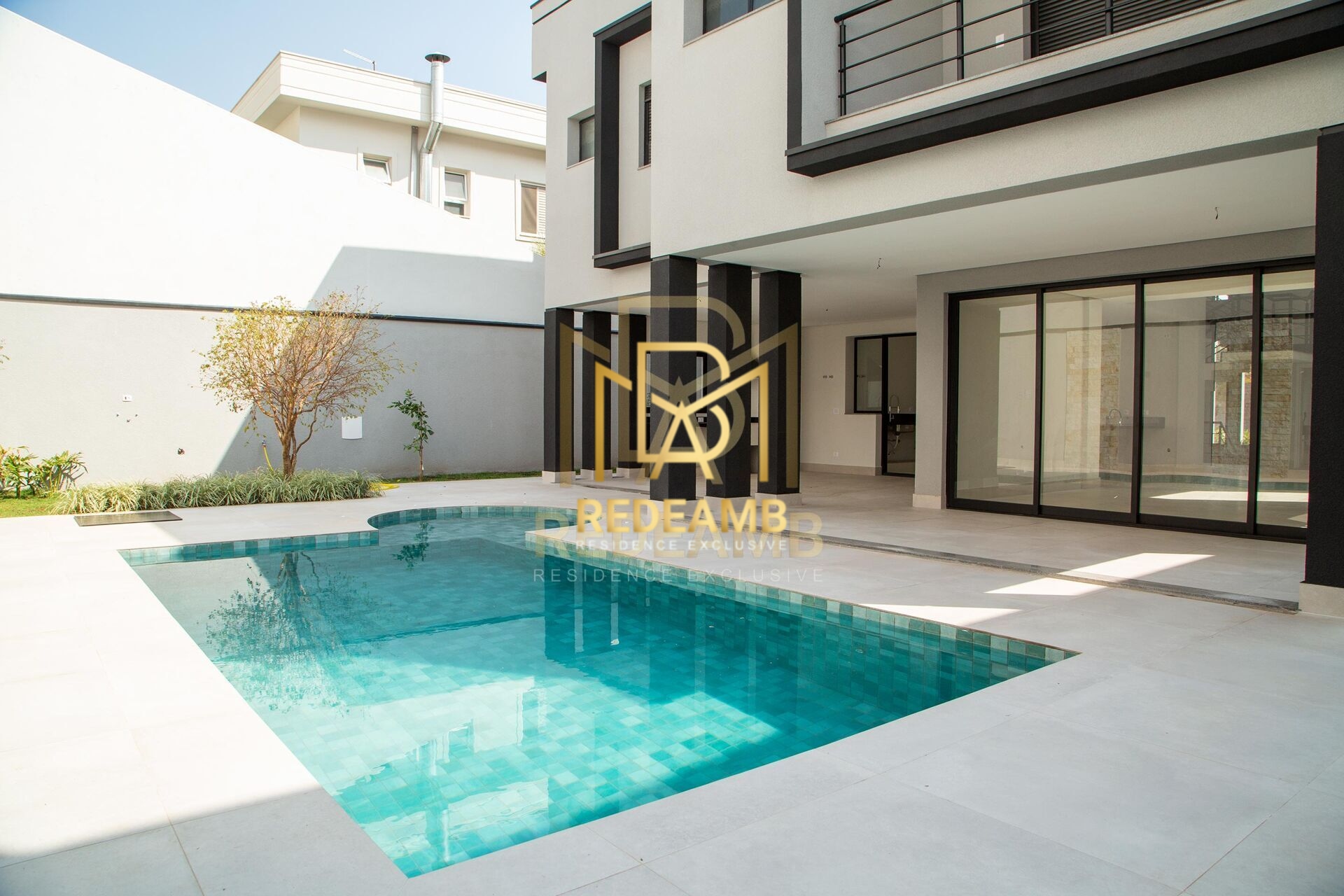 Casa de Luxo a Venda com 5 Suítes e 525m2 no Condomínio Gênesis 1 – Alphaville