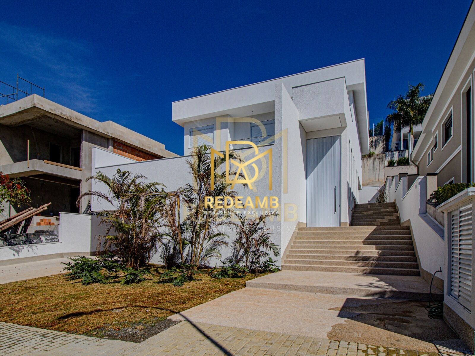 Luxuosa Casa de Alto Padrão a Venda  no Burle Marx em Santana de Parnaíba com 4 Suítes e 365m²