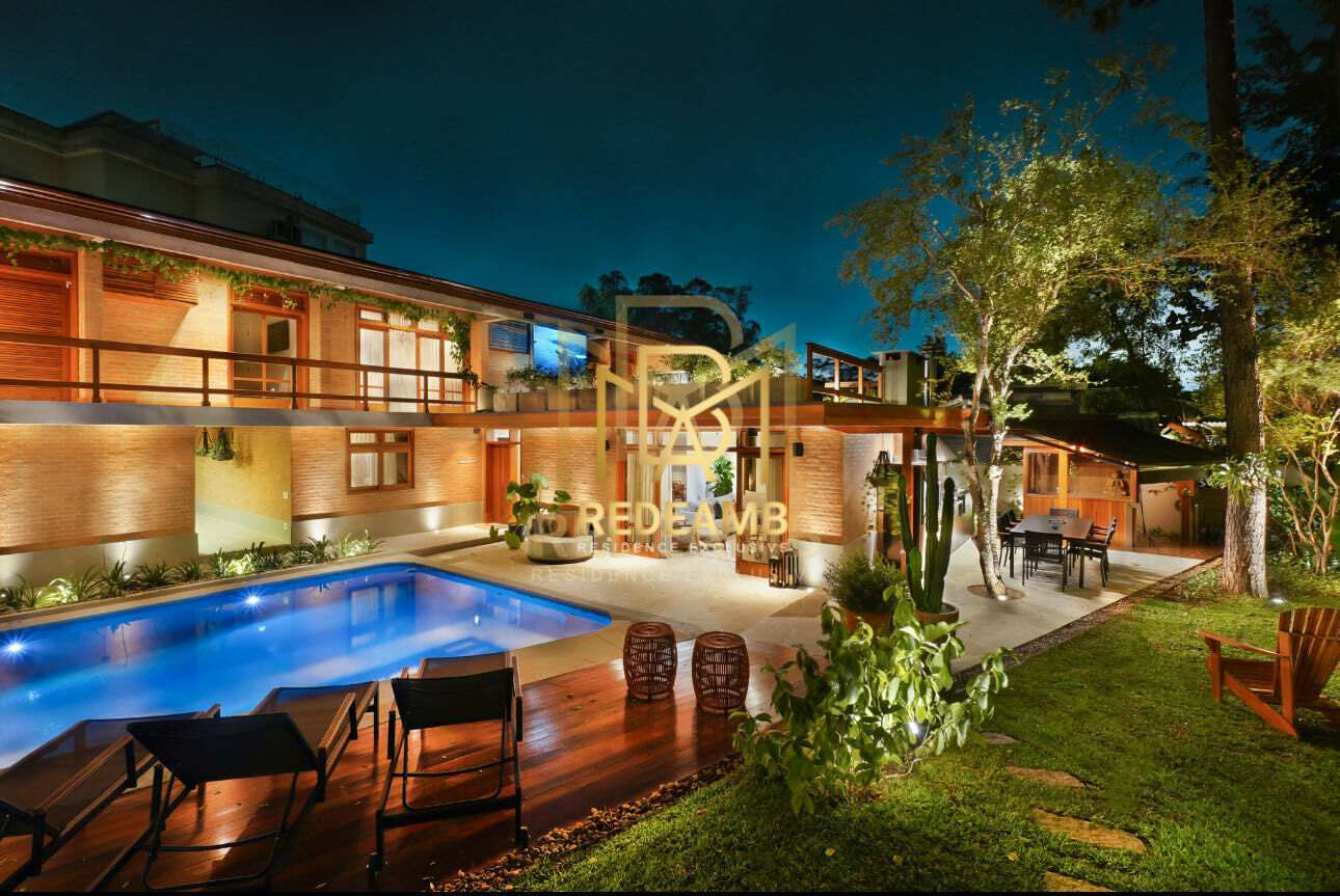 Casa Alto Padrão À Venda Conforto e Estilo em 695m² – Casa com 5 Quartos, 6 Banheiros e Lazer Completo