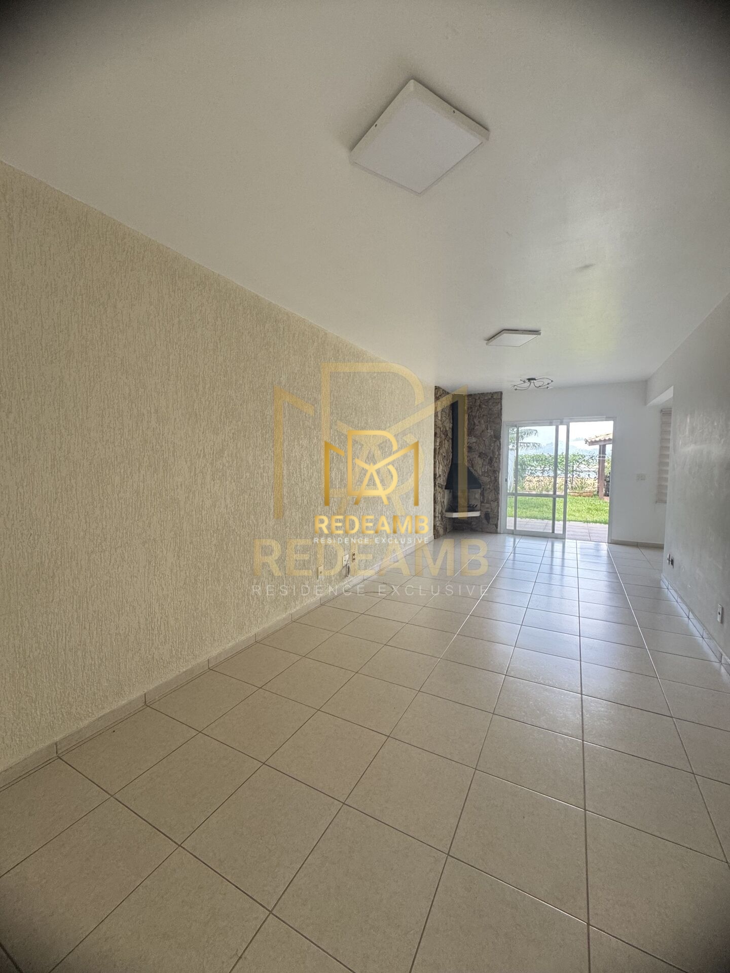 Casa em Condomínio para locação com 3 dormitórios sendo 1 suite com closet no Condominio Scenic em Alphaville - Santana de Parnaíba