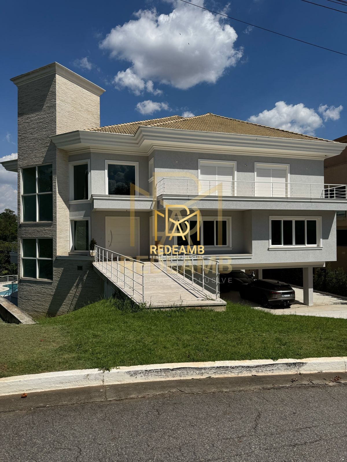 Casa de Alto Padrão para Locação Residencial Tamboré 2 com 1500m2 de área construída e 6 Suítes em Alphaville
