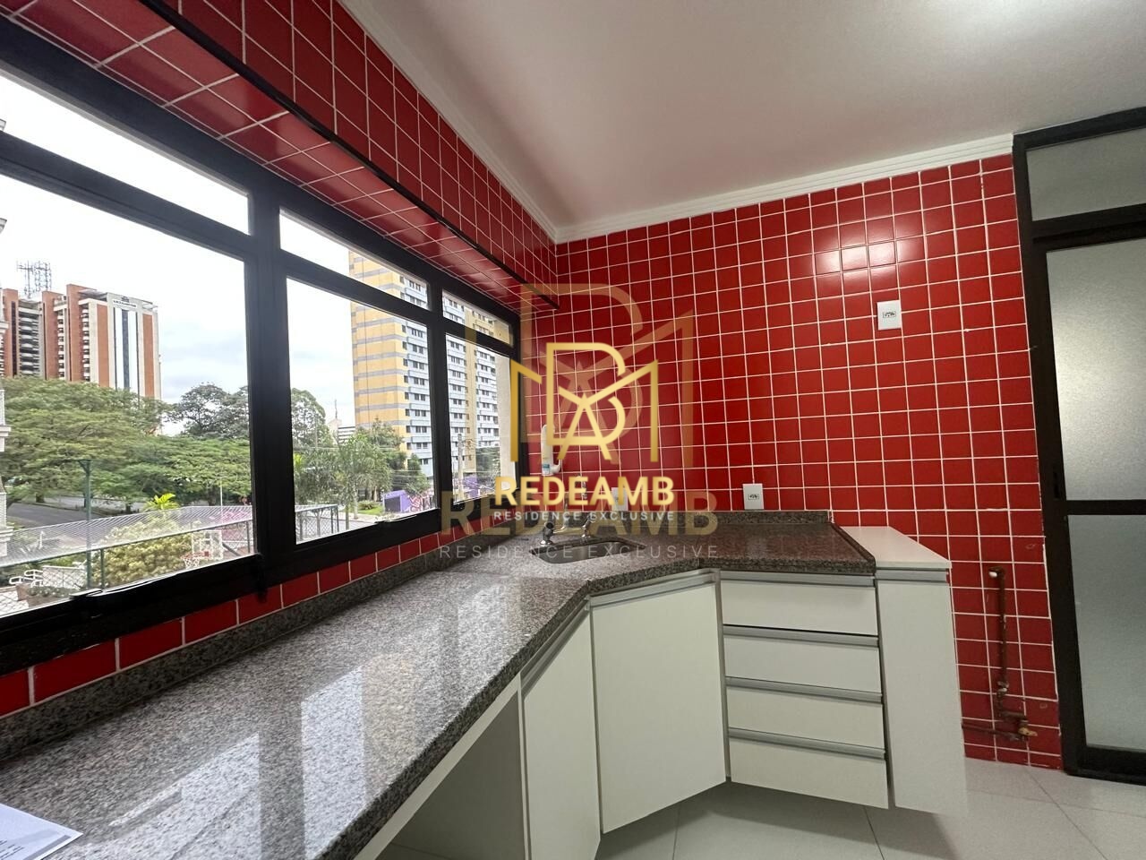 Apartamento Recém Reformado com 90m² no Condomínio Village em Alphaville/SP