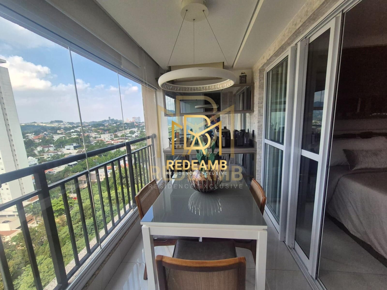 Apartamento Mobiliado à venda com 43m², 01 dormitório no Edifício Choice em Alphaville - Santana de Parnaíba-SP