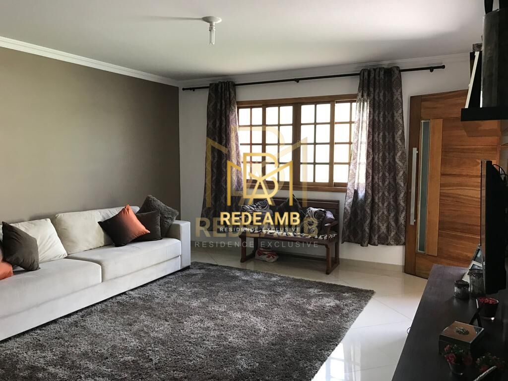 Casa Padrão com 438 m² com 03 dormitórios, sendo 02 suítes, no bairro Jardim São Silvestre - Barueri/SP