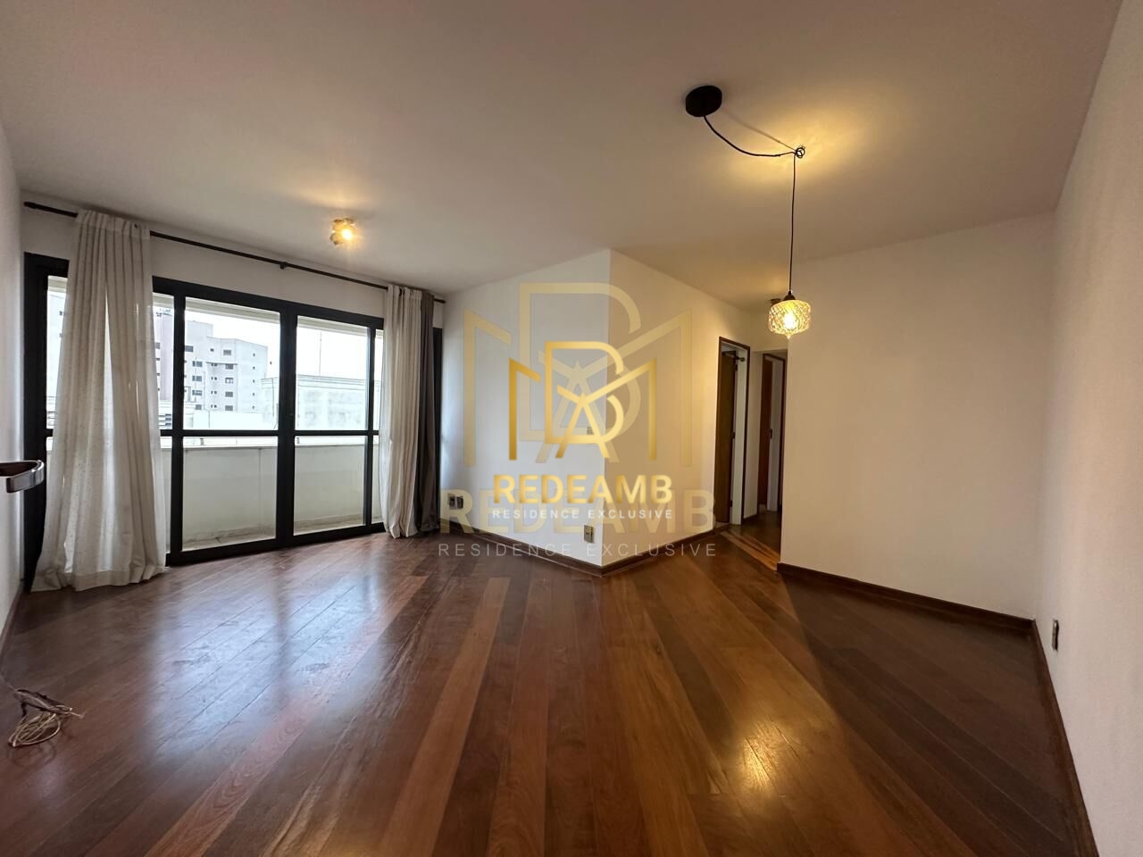 Apartamento a Venda de 90m² com 3 dormitórios sendo 1 suíte no Condomínio Village em Alphaville/SP