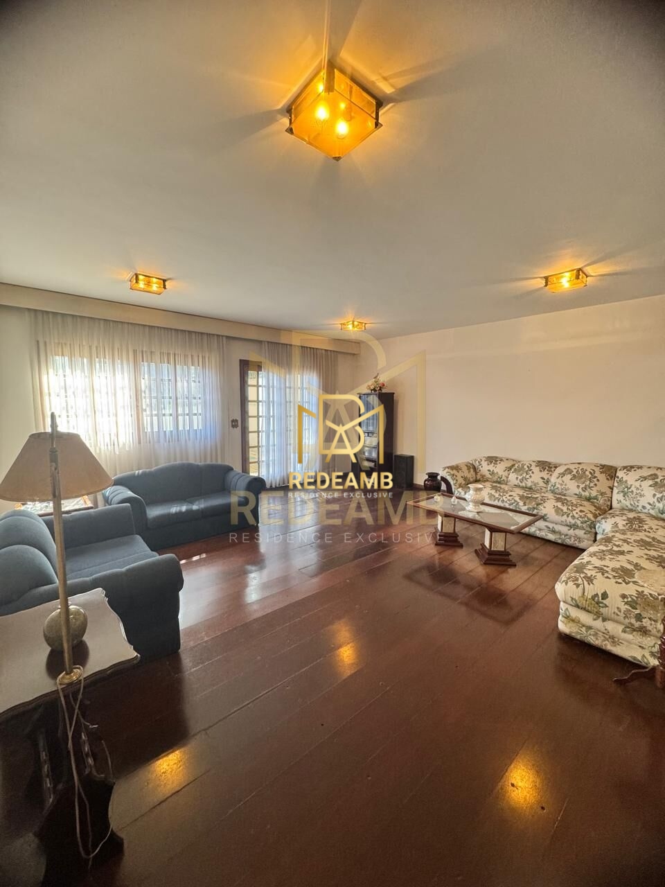 Casa Alto Padrão com 364,36m², 04 dormitórios sendo 02 suítes no Residencial 9 em Alphaville - Santana de Parnaíba-SP
