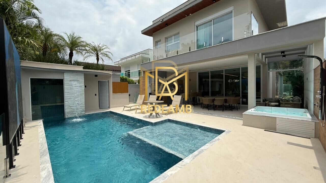 Casa Alto Padrão  à venda com 380 m², 05 suítes e piscina aquecida no condomínio Riviera de São Lourenço - Bertioga/SP