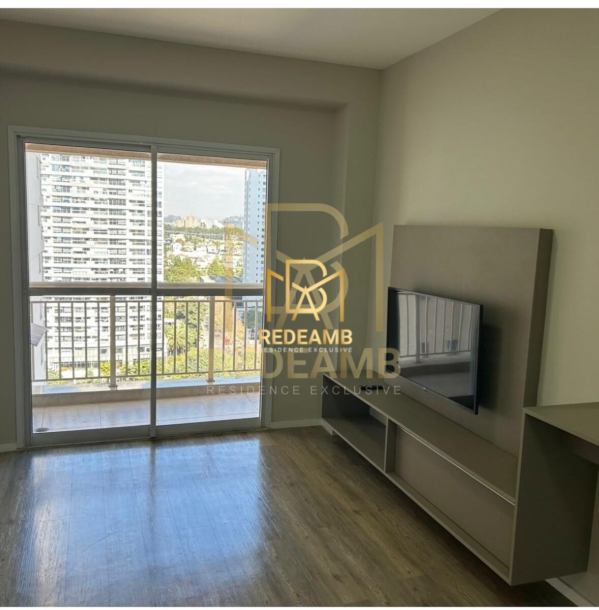 Apartamento 50m² com 1 Dormitório, Móveis Planejados e TV – Barueri/SP