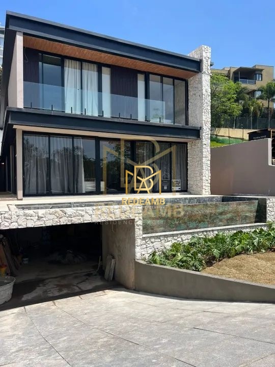 Casa à venda no bairro Alphaville em Santana de Parnaíba/SP