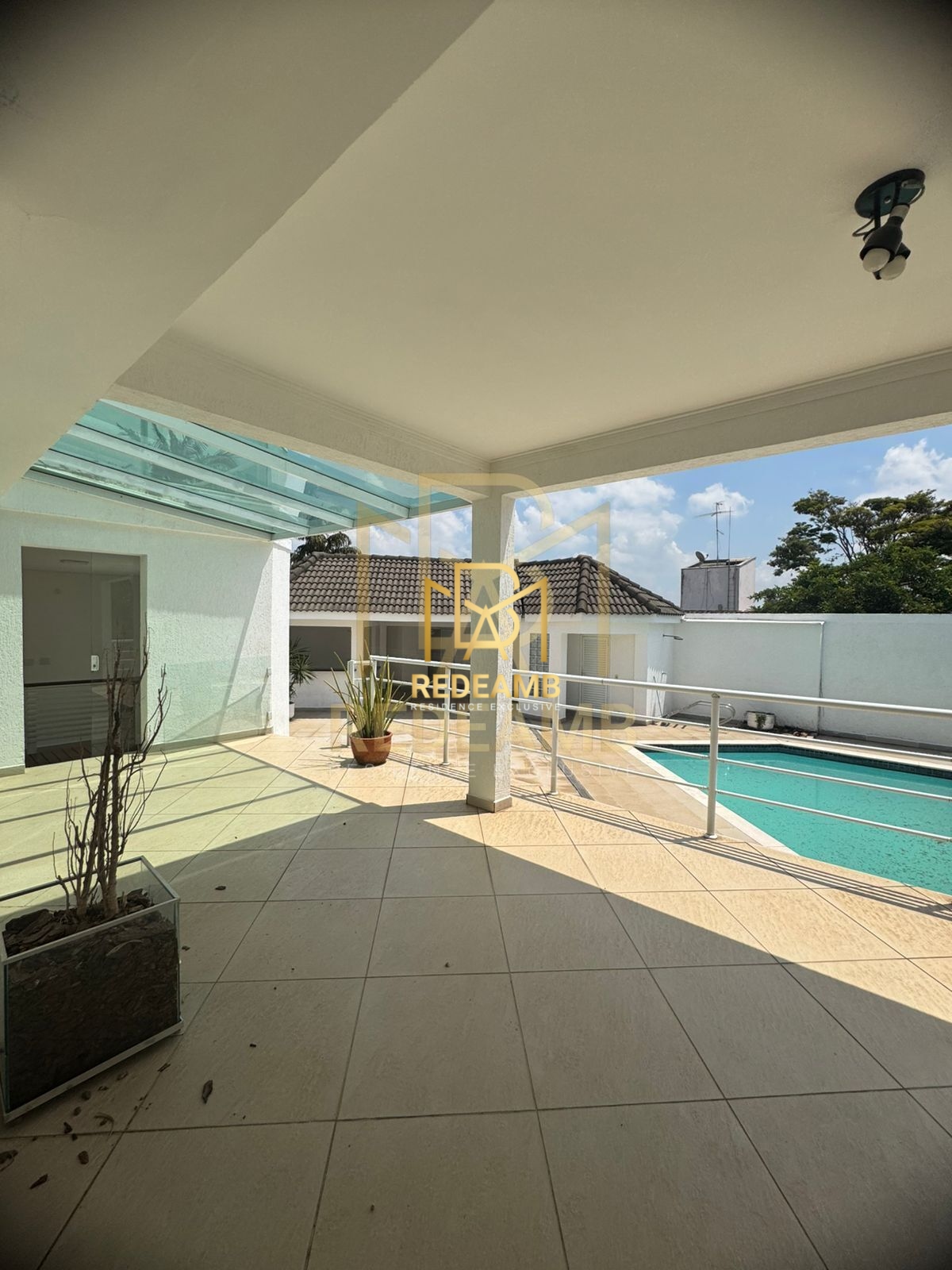 Casa Alto Padrão com 507,79 m², com 04 dormitórios, sendo 04 suítes, piscina no Condominio Residencial  5  - Alphaville - Santana de Parnaíba/SP