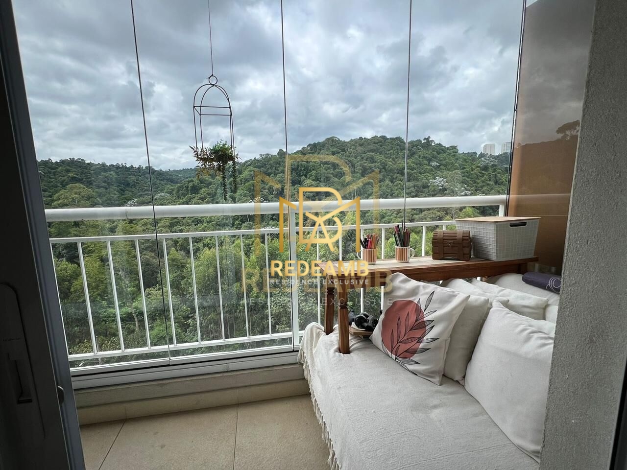 Apartamento Padrão à Venda com 60 m², Mobiliado,  02 dormitórios e 02 banheiros no Condomínio Trix Tamboré em Santana de Parnaíba/SP
