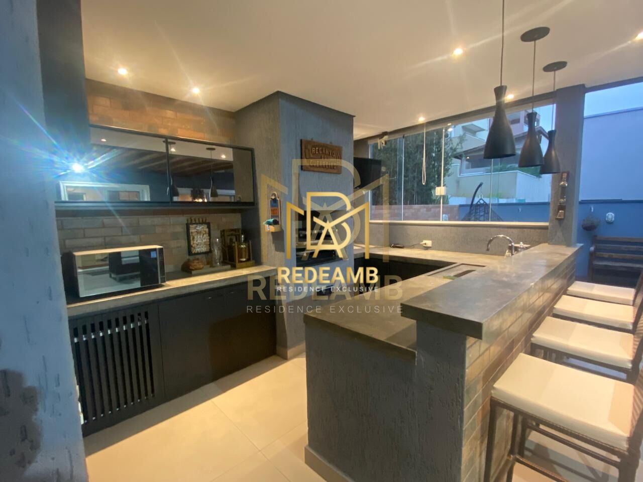 Casa Alto Padrão a Venda com 200m²,  mobiliada com 03 dormitórios, sendo 01 suíte - Condomínio New Ville - Santana de Parnaíba/SP