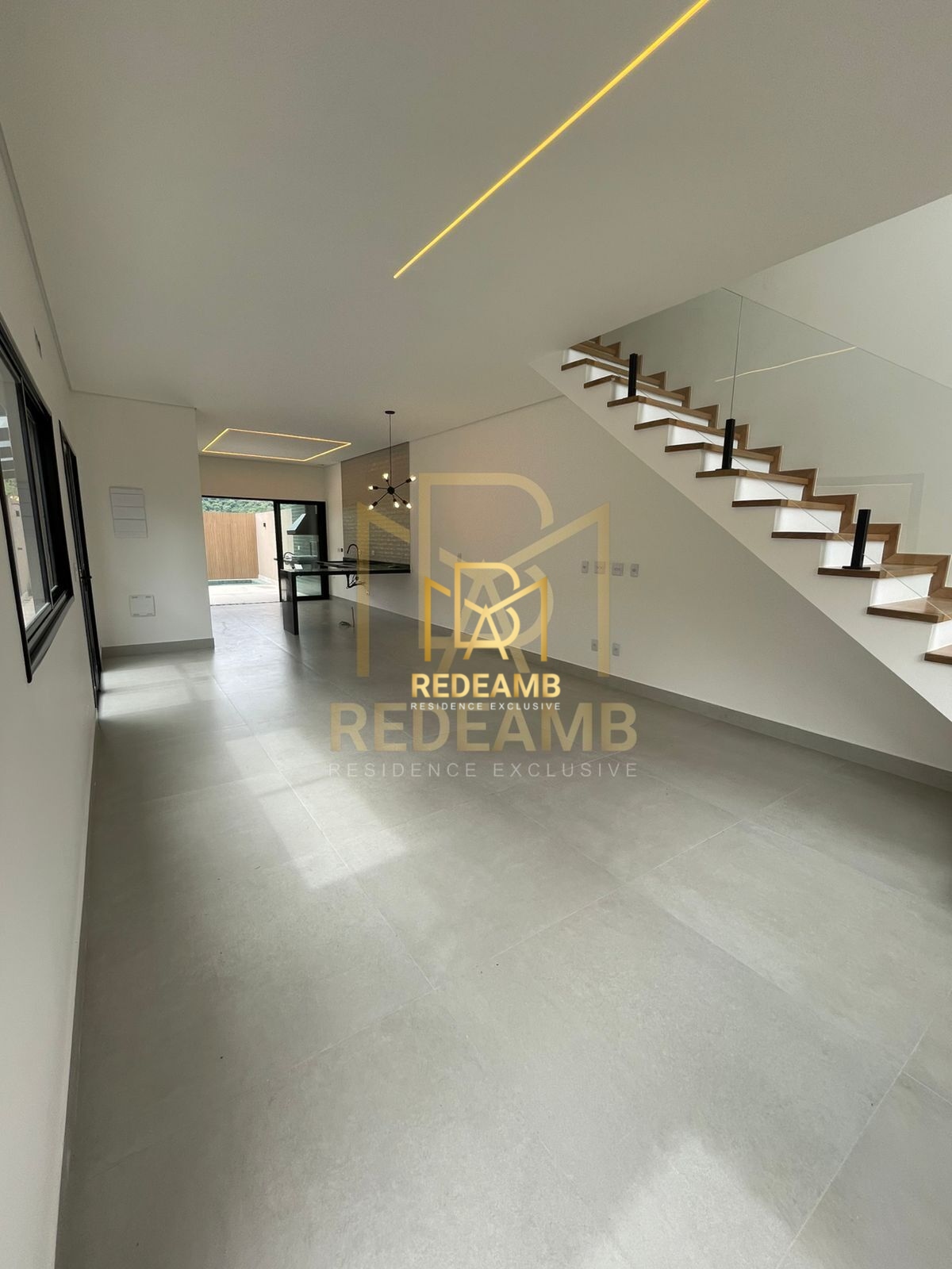 Casa Alto Padrão com 135m² com 03 dormitórios, sendo 03 suítes - Condomínio Nova Jaguari  - Santana de Parnaíba/SP