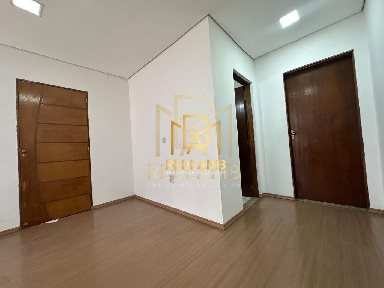 Casa Padrão com 180 m² com 03 dormitórios, 04 banheiros e churrasqueira no bairro Jardim Paulista na cidade de Barueri/SP