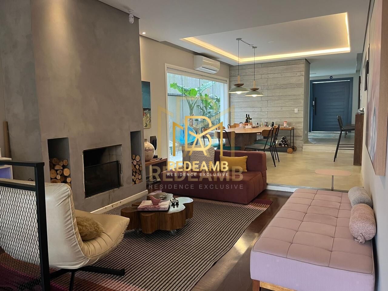 Casa Alto Padrão com 350m², 03 dormitórios, sendo 01 suíte  - Condomínio Residencial 4 - Alphaville - Santana de Parnaíba/SP