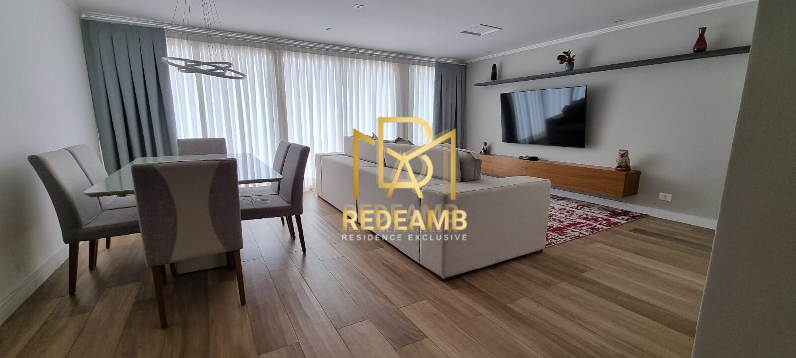 Cobertura Duplex a Venda de 289m2 com 4 Suítes totalmente Mobiliada no Condomínio Enseada Verdemar no Guarujá