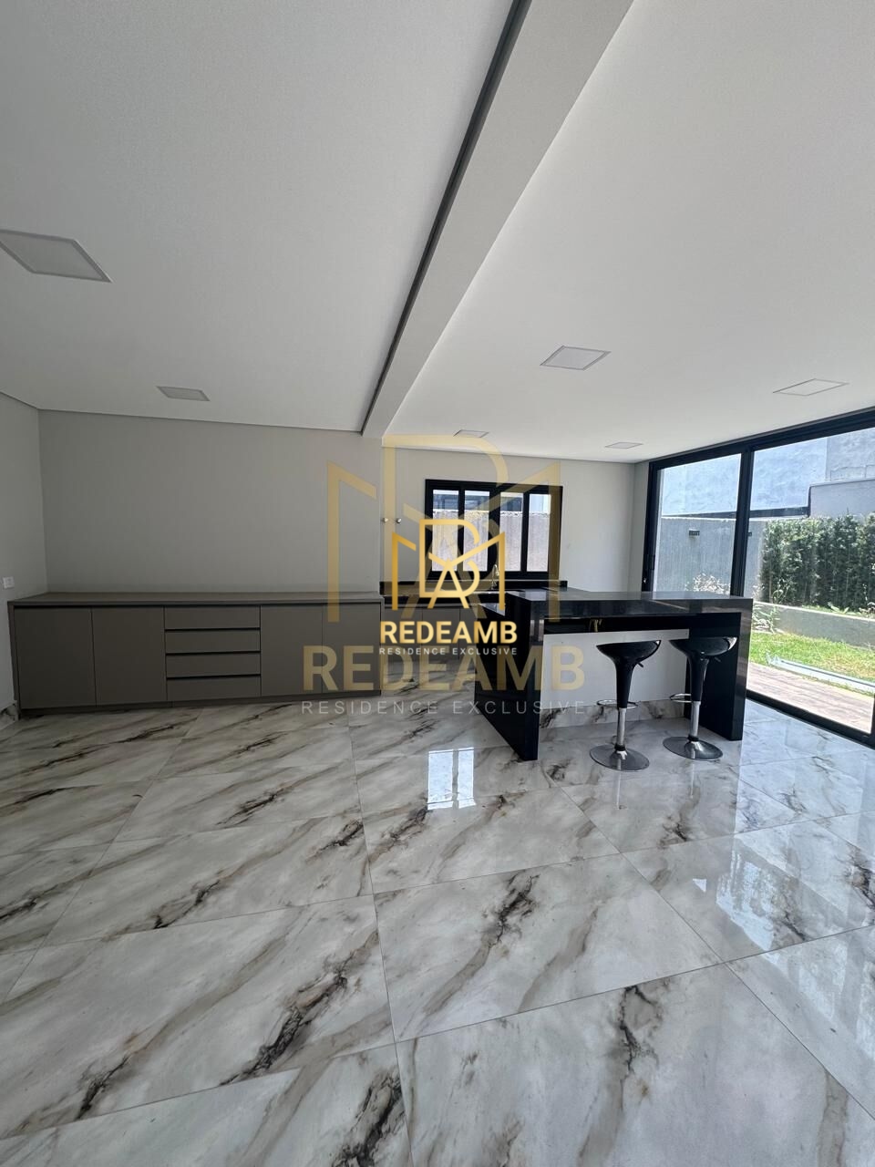 Casa Alto Padrão 420 m² com 04 dormitórios, sendo 02 suítes com closed, piscina no Condomínio  Itahyê em Santana de Parnaiba/SP