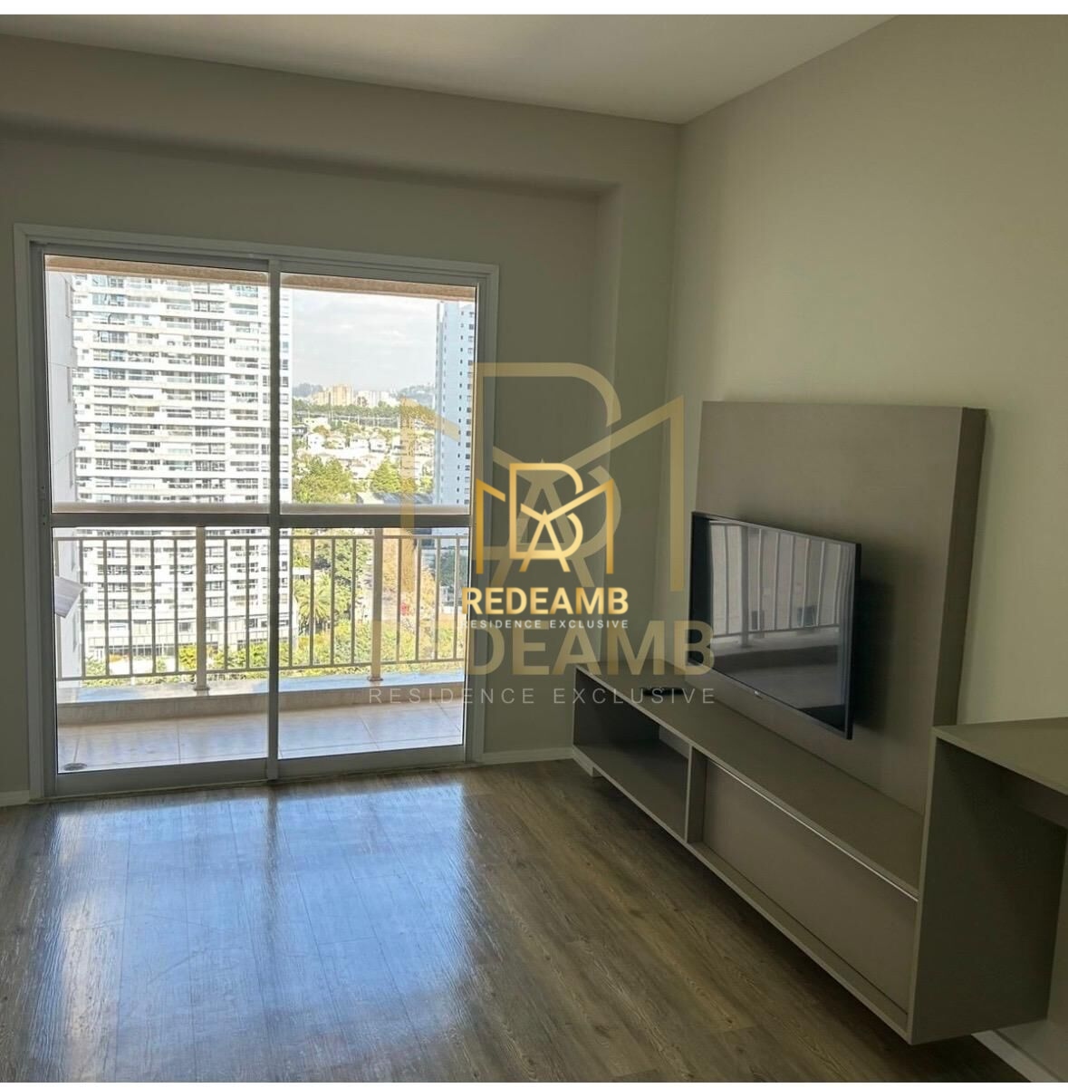 Apartamento 50m² com 1 Dormitório, Móveis Planejados e TV – Barueri/SP