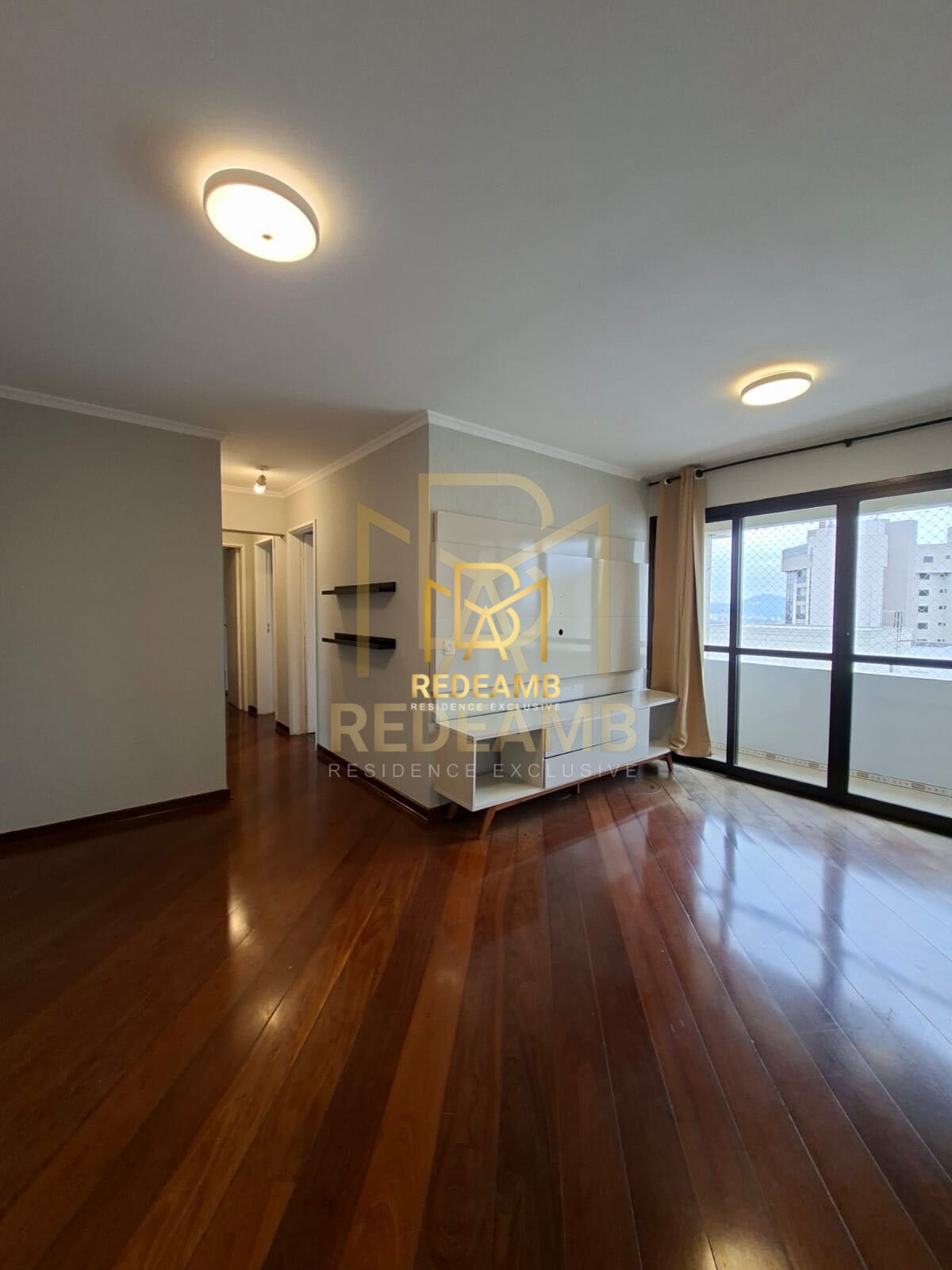 Apartamento a Venda com 90m², 03 dormitórios sendo 01 suíte no Edifício Village em Alphaville - Barueri-SP