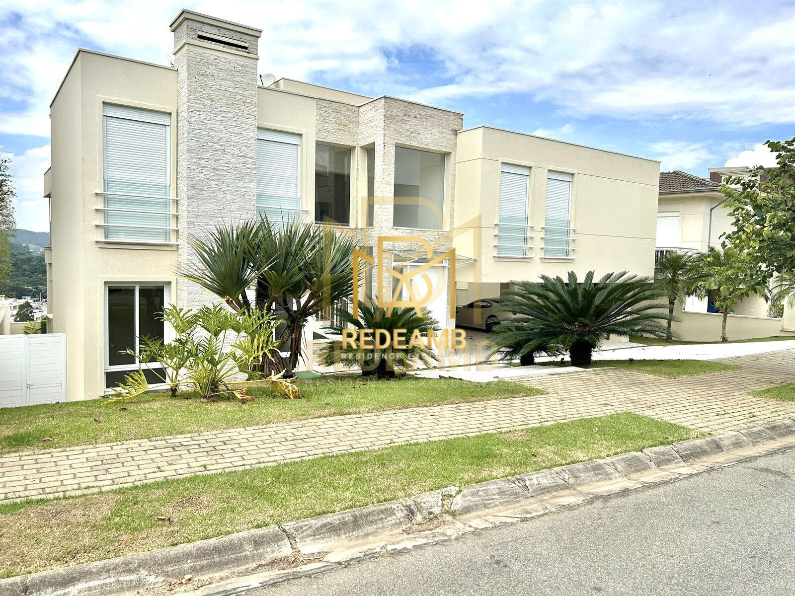 Casa Para Locação no Residencial Tamboré 10 com 4 Suítes e 592m2 em Alphaville - Santana de Parnaíba