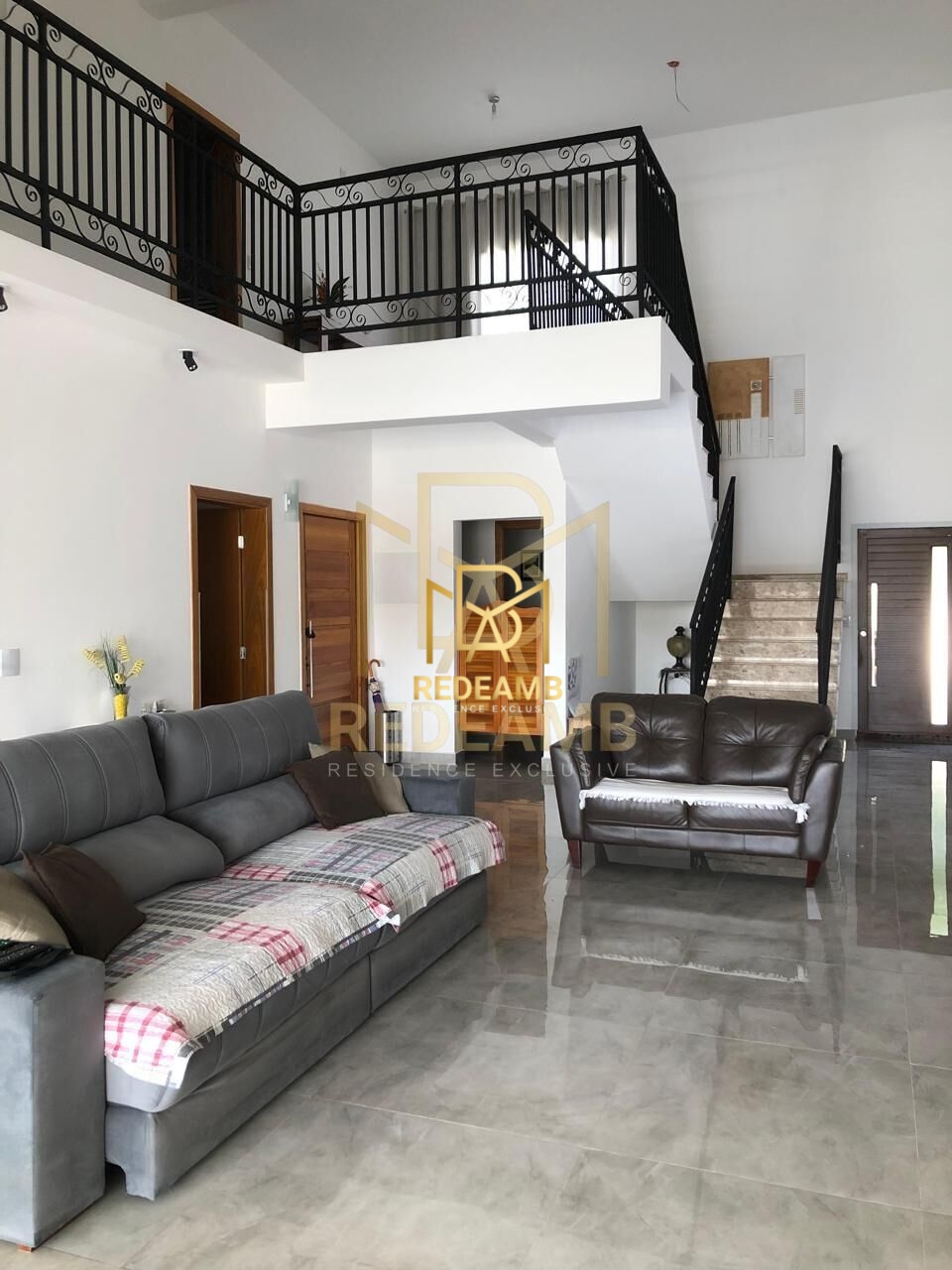 Casa Alto Padrão à venda com 367 m², 05 dormitórios, sendo 02  suítes com closet , no Condomínio Residencial Itahyê  - Tamboré - Santana de Parnaíba/SP