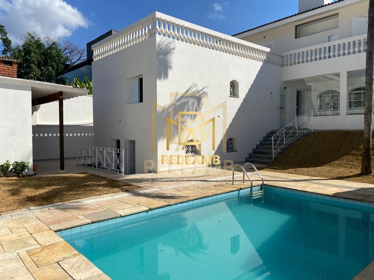 Casa Alto Padrão para locação com 550 m², 04 dormitórios, sendo 02 suítes e piscina no Condomínio Residencial  Alphaville 2, Barueri/SP