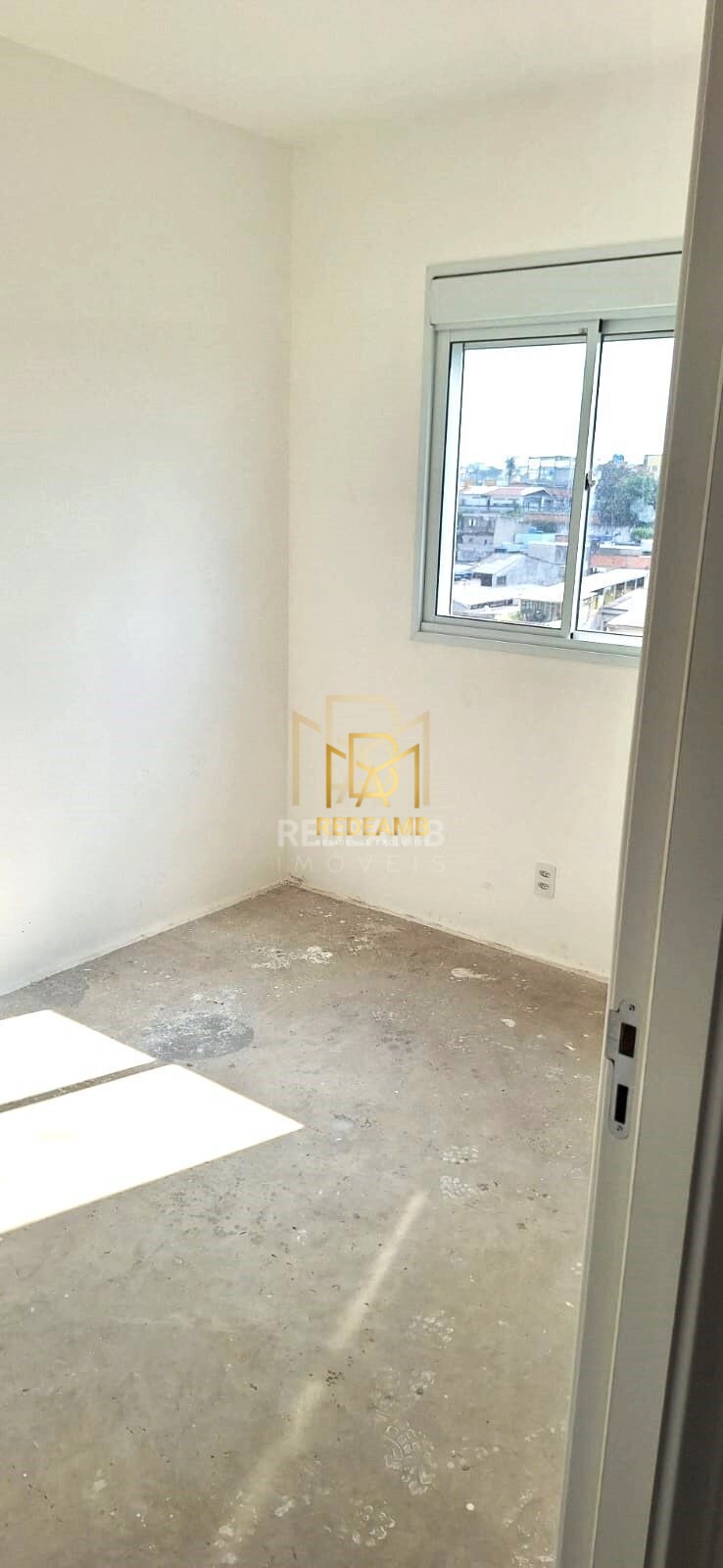 Apartamento à venda no bairro Jardim Santo Estêvão em Carapicuíba/SP