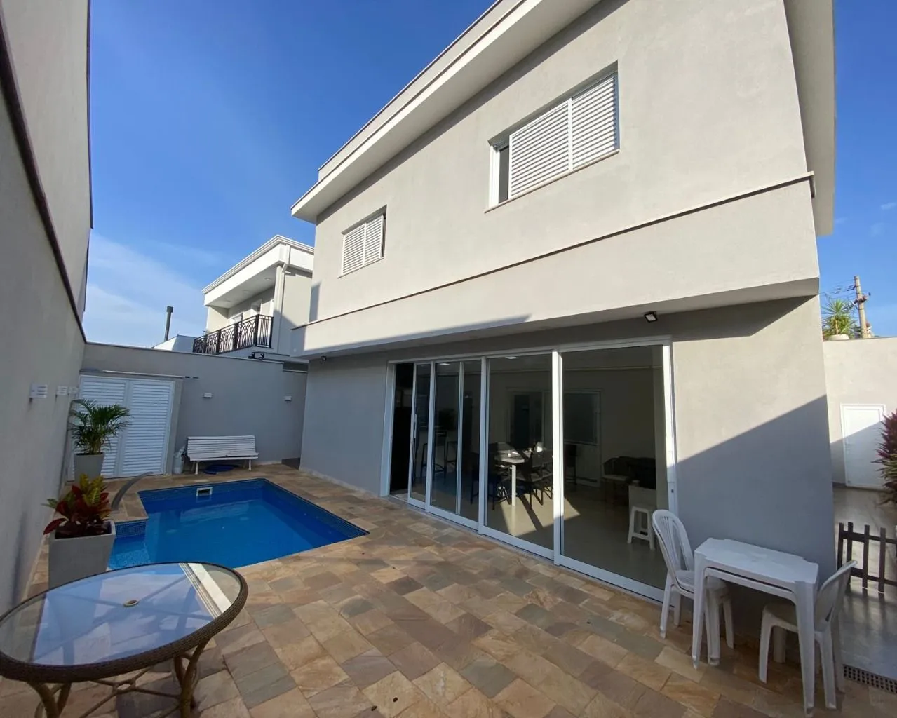 Sobrado no Condomínio Residencial Villa D'Aquila com 4 dormitórios e 4 vagas de garagem - R$ 2.150.000,00