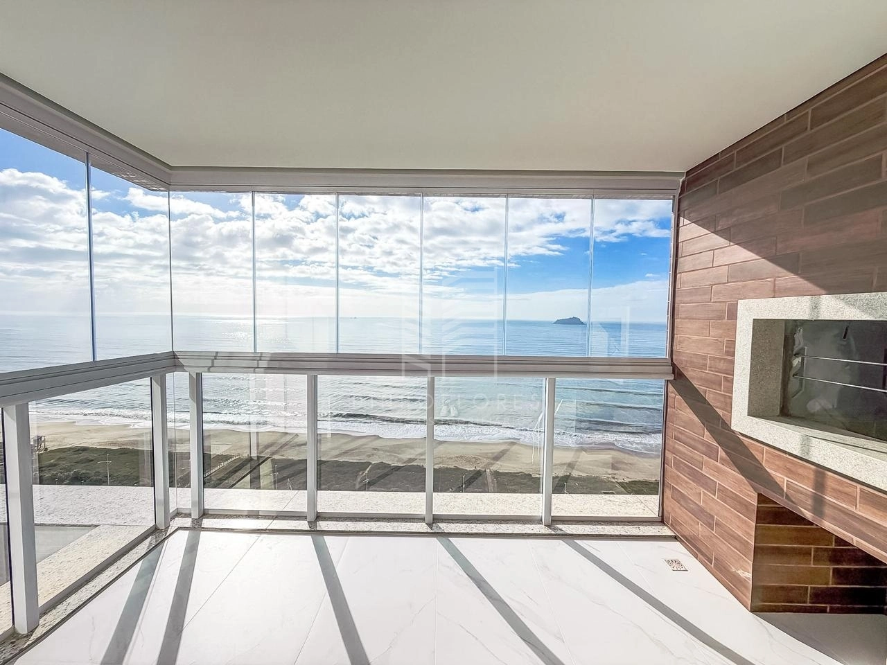 Apartamento no Edifício Breeze Tower - Pronto para morar - Frente Mar no Centro de Balneário Piçarras | 125 m² | 3 Suítes | Breeze Tower
