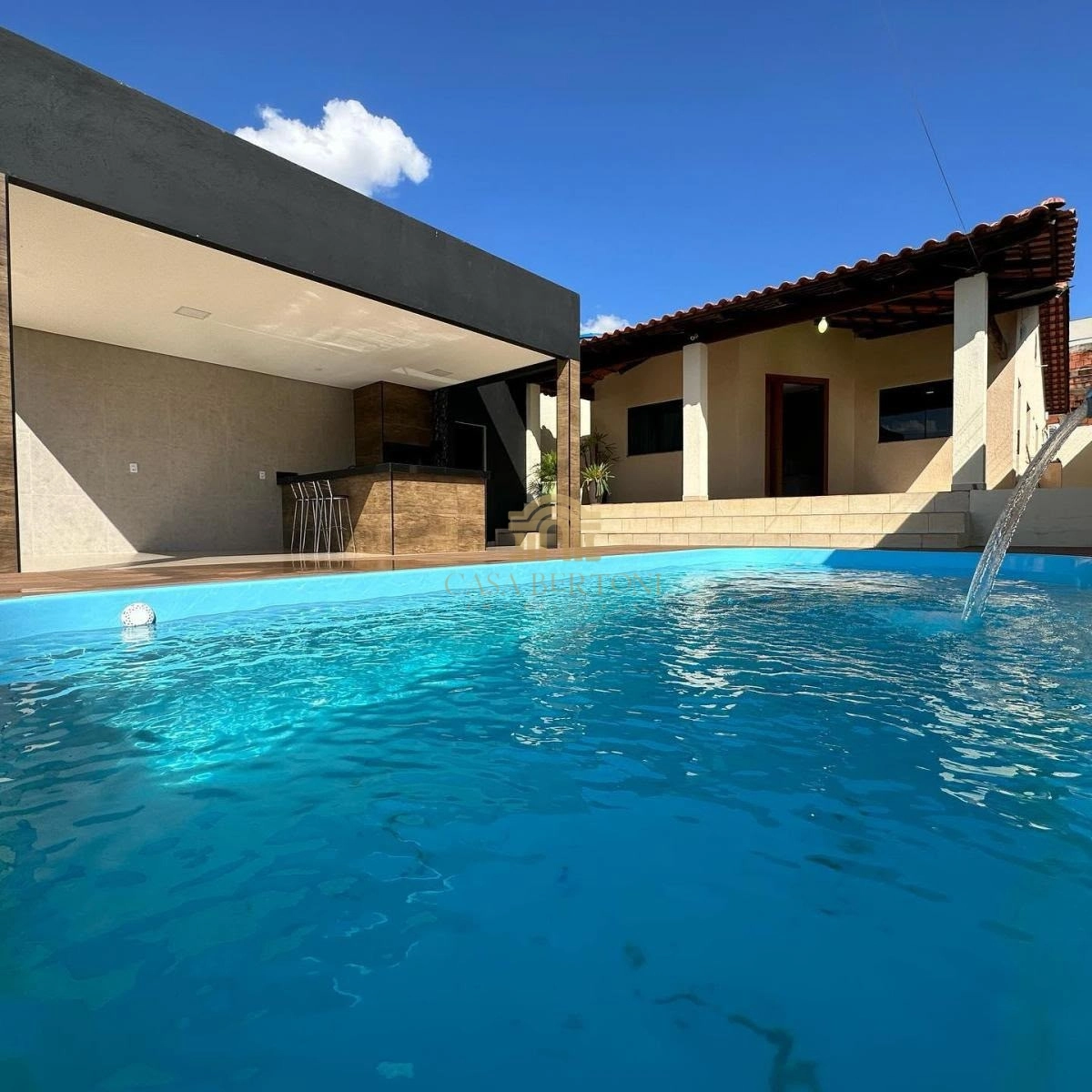 CASA MODERNA NOVA ARNIQUEIRAS 3 QUARTOS PISCINA CHURRASQUEIRA ESCRITÓRIO ARMÁRIOS