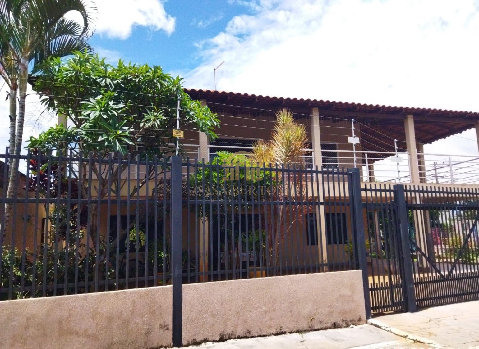CASA SOBRADO CONDOMINIO ARNIQUEIRAS 4 QUARTOS QUINTAL ARMÁRIOS PISCINA CHURRASQUEIRA