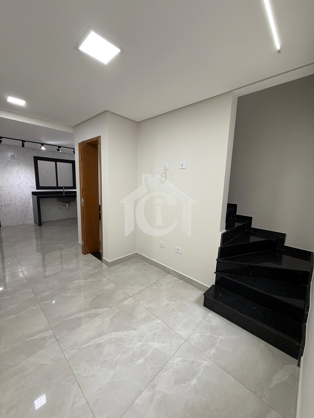 Sobrado moderno à venda no Centro de Diadema com 2 suítes – construção nova e excelente localização a partir de R$ 425.000,00