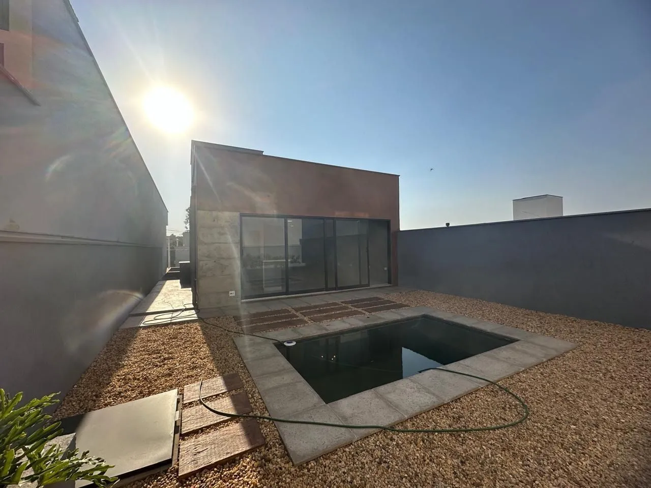 Casa no Condomínio Reserva das Paineiras com 3 suítes e 4 vagas de garagem - R$ 980.000,00