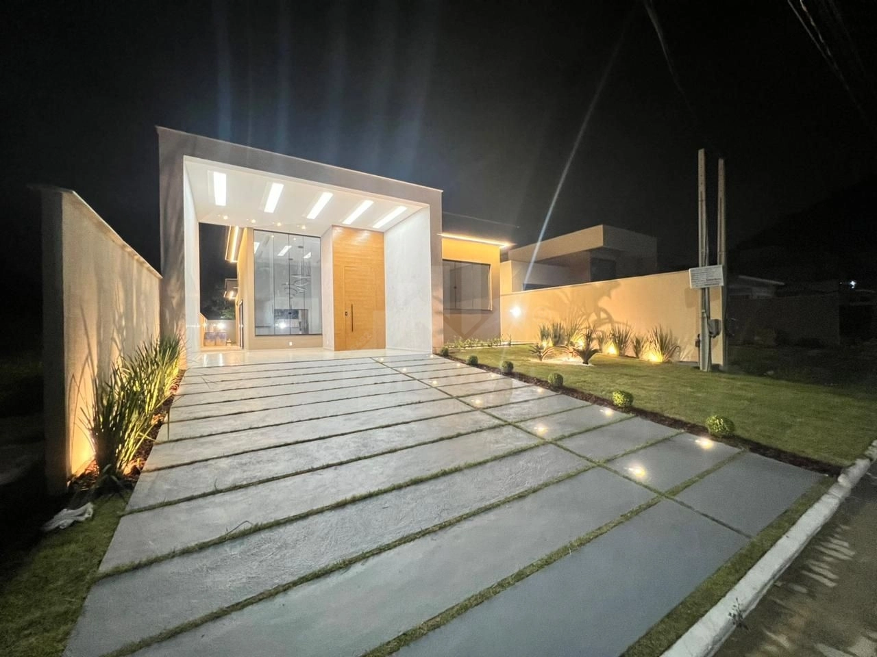 CASA DE ALTO PADRÃO NO CONDOMÍNIO PEDRA DE INOÃ – MARICÁ/RJ