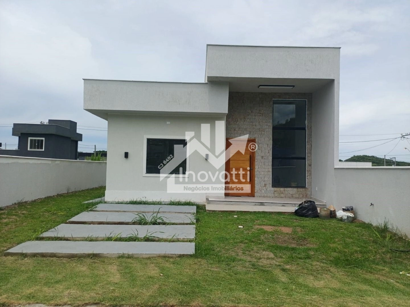 Casa com 2 dormitórios à venda e 1 escritório, 100 m² por R$ 420.000,00 - Pindobas - Maricá/RJ
