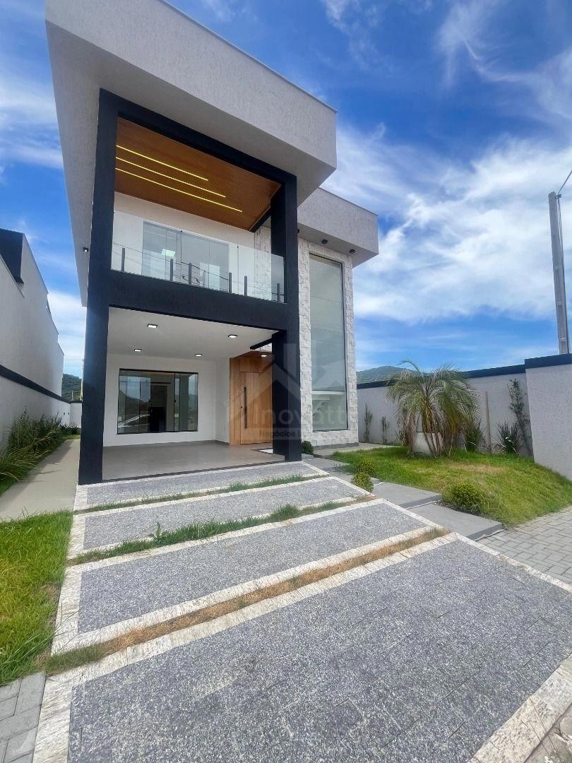 CASA ALTO PADRAO EM CONDOMINIO FECHADO