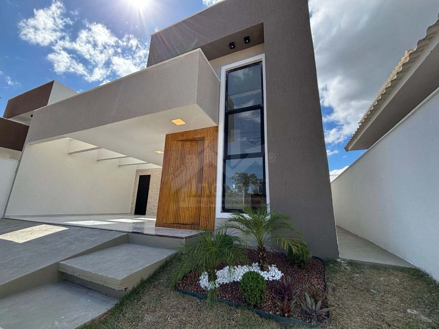CASA DE 3 QUARTOS EM CONDOMINIO FECHADO