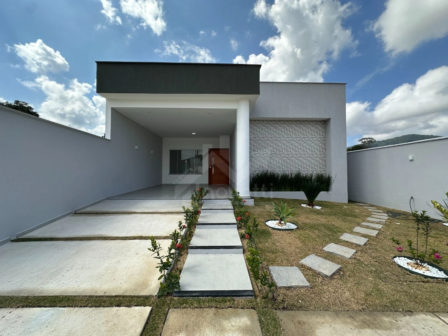 Casa com 3 dormitórios à venda, 130 m² por R$ 640.000,00 - Ubatiba - Maricá/RJ