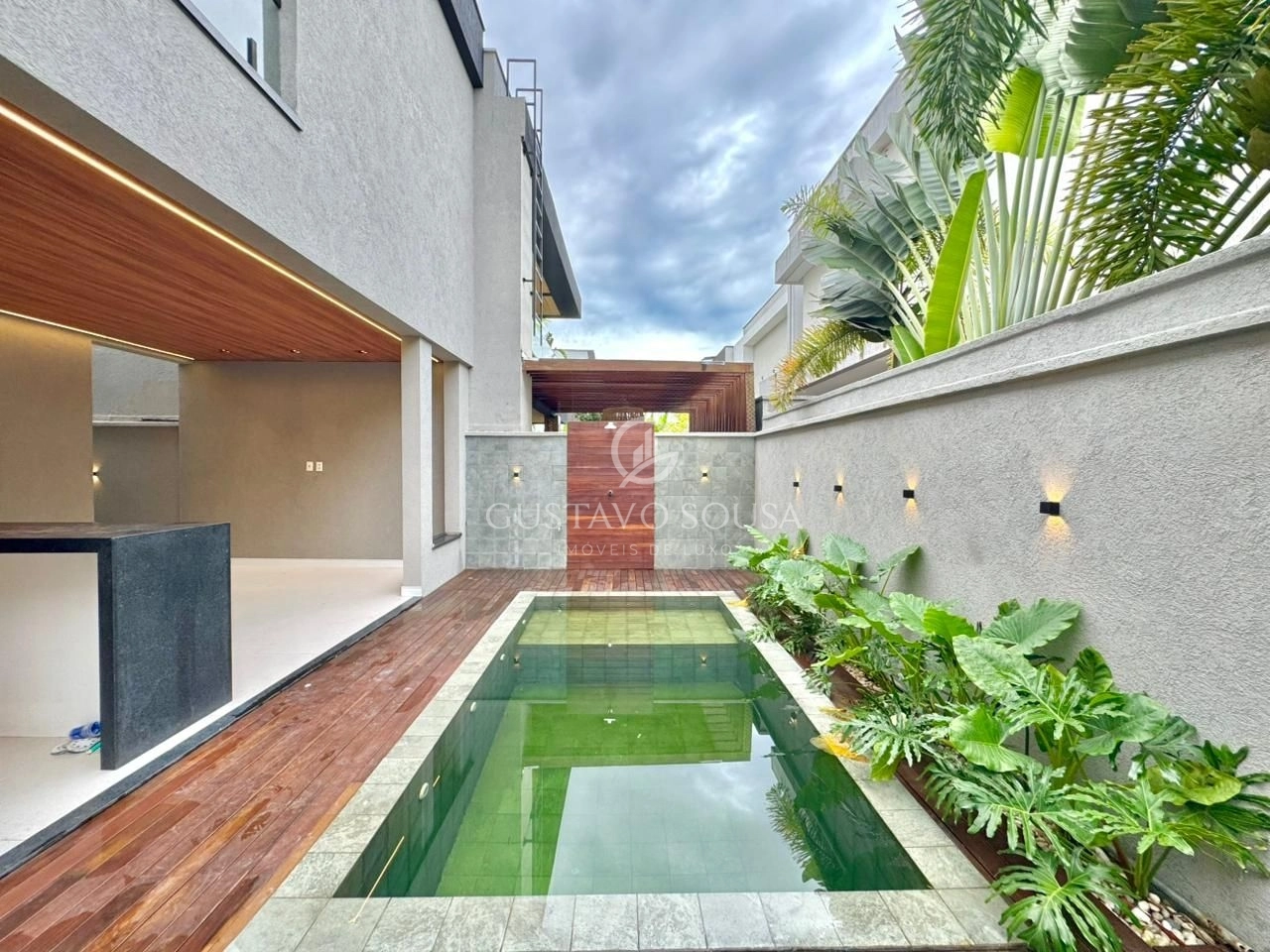 Vendo Lindíssima Casa Duplex de Condomínio com 4 suítes. Piscina, Deck, 233 m2 no Ignez Fiuza. 1.930.000.00