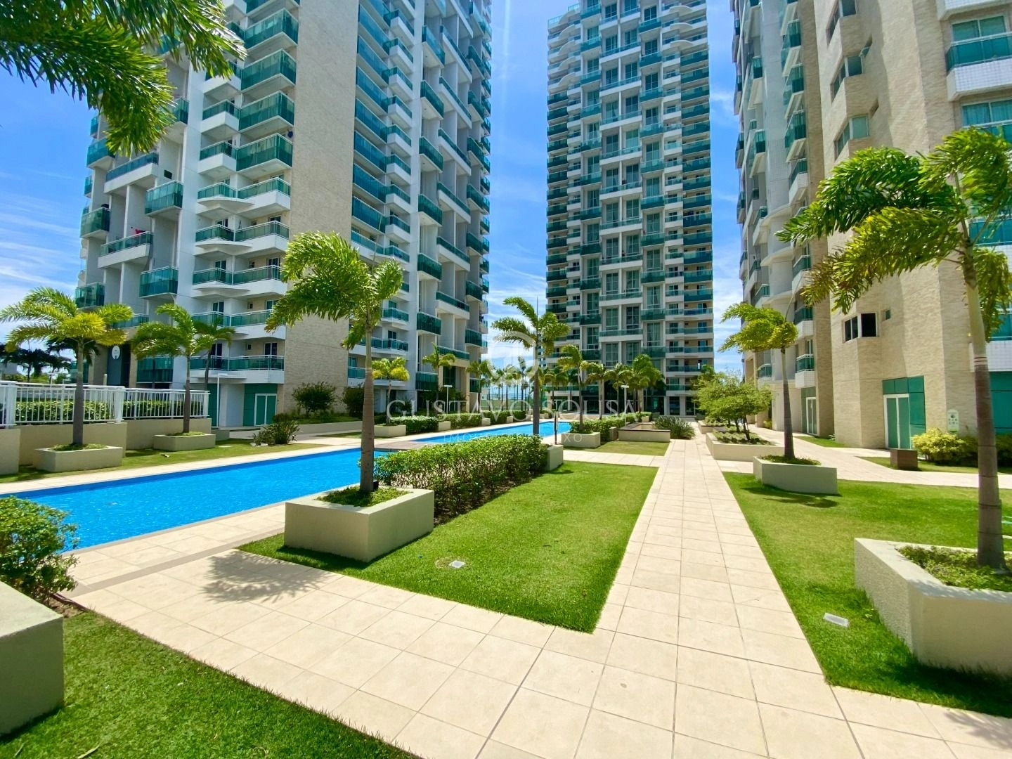 Apartamento com 3 dormitórios à venda, 104 m² por R$ 920.000,00 - Guararapes - Fortaleza/CE