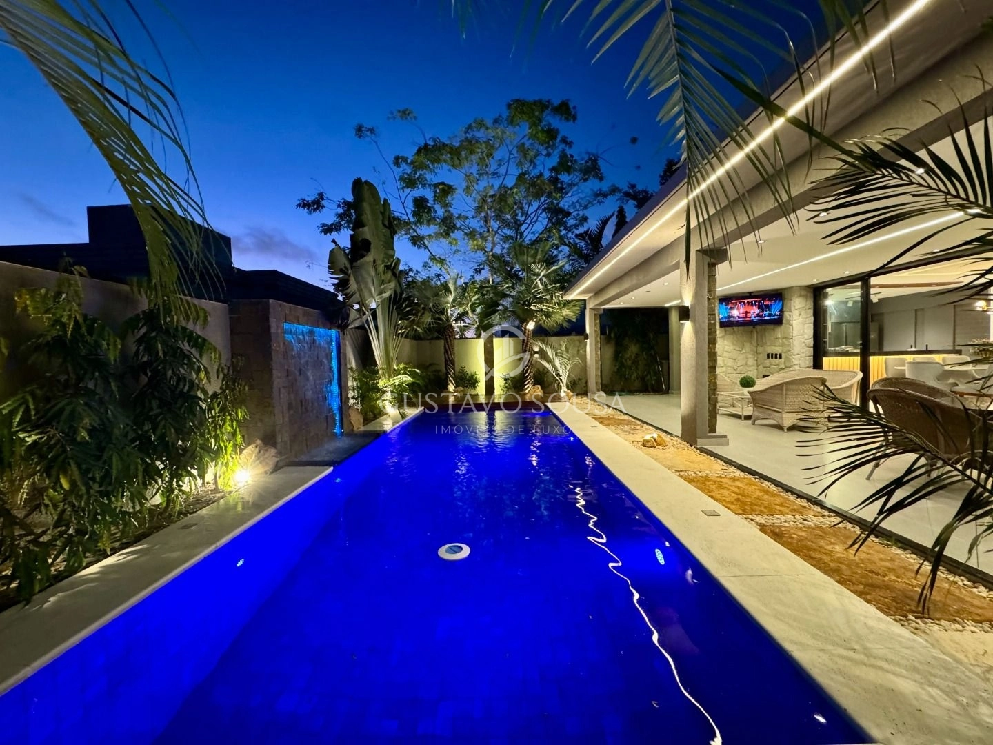 Casa com 4 dormitórios à venda, 350 m² por R$ 2.750.000,00 - Cidade Alpha - Eusébio/CE