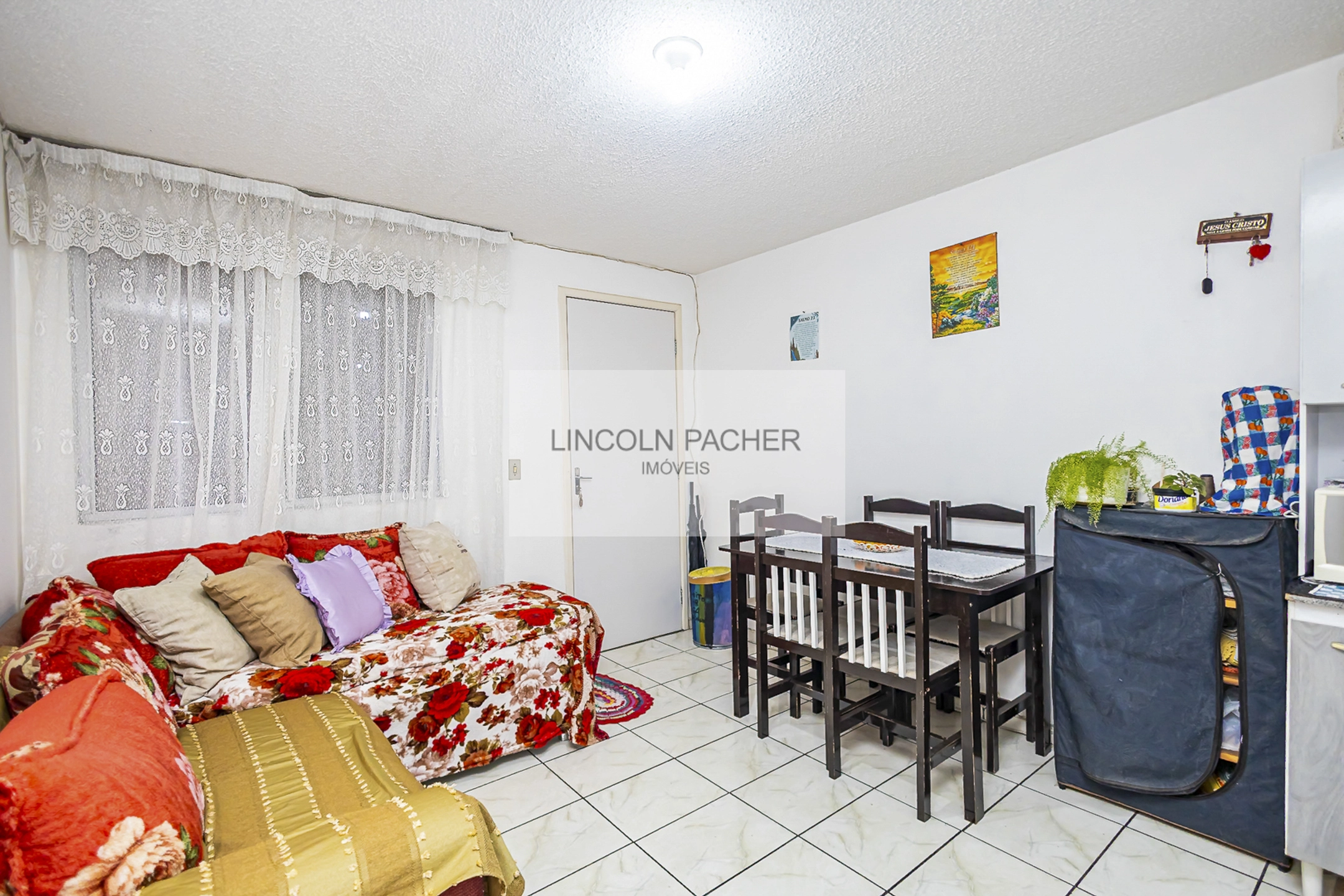 Apartamento dois quartos a venda em Colombo!!!