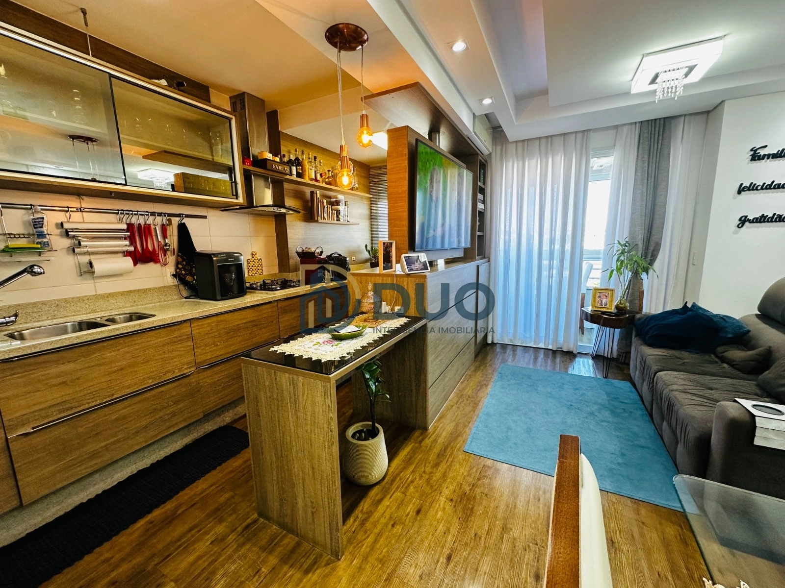 Apartamento 2 Dormitórios Mobiliado com Sacada Gourmet e Vista Livre