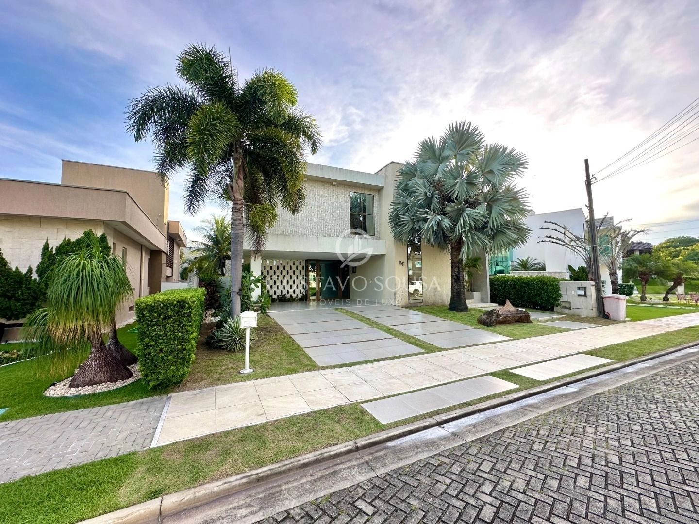 Casa com 5 dormitórios à venda, 380 m² por R$ 3.900.000 - Alphaville Eusébio
