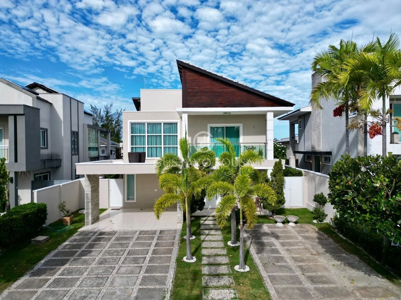 Casa no Alphaville Euébio com 4 dormitórios à venda, 370 m² por R$ 2.299.000 - Alphaville Eusébio