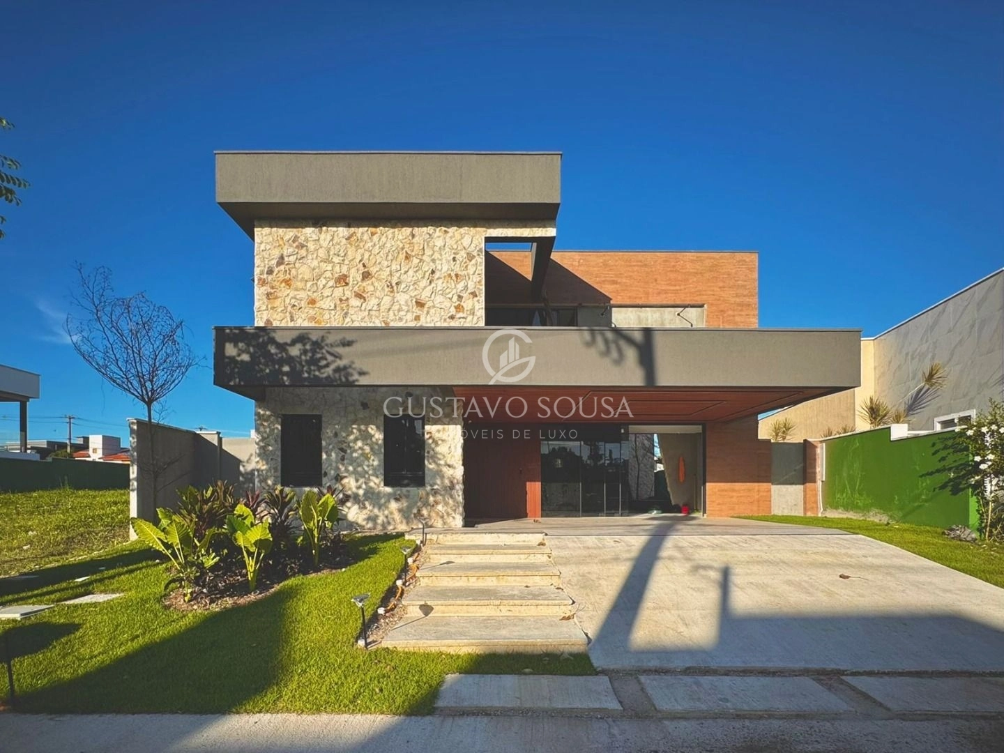 Casa com 5 dormitórios à venda, 380 m² por R$ 3.600.000,00 - Cidade Alpha - Eusébio/CE